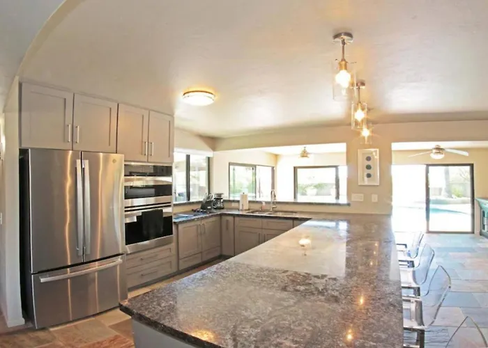 Stunning Pool, Big Views, 3br 2ba, Sleeps 8 Holiday home