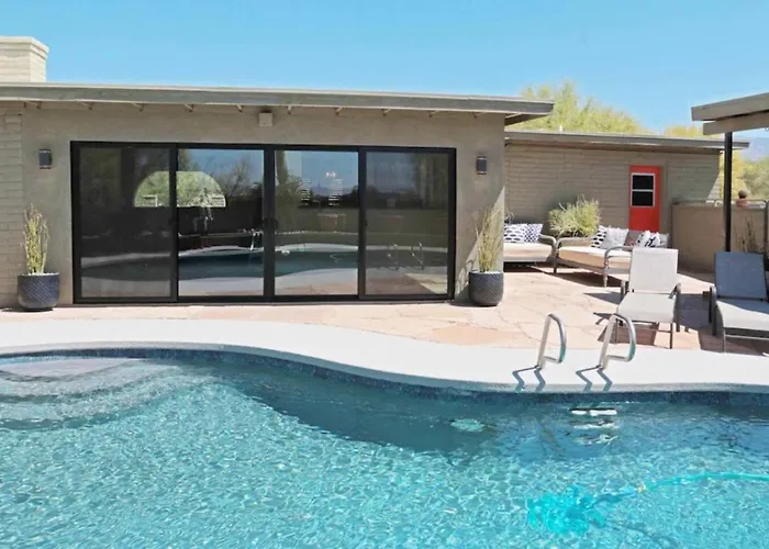 Stunning Pool, Big Views, 3br 2ba, Sleeps 8 *
