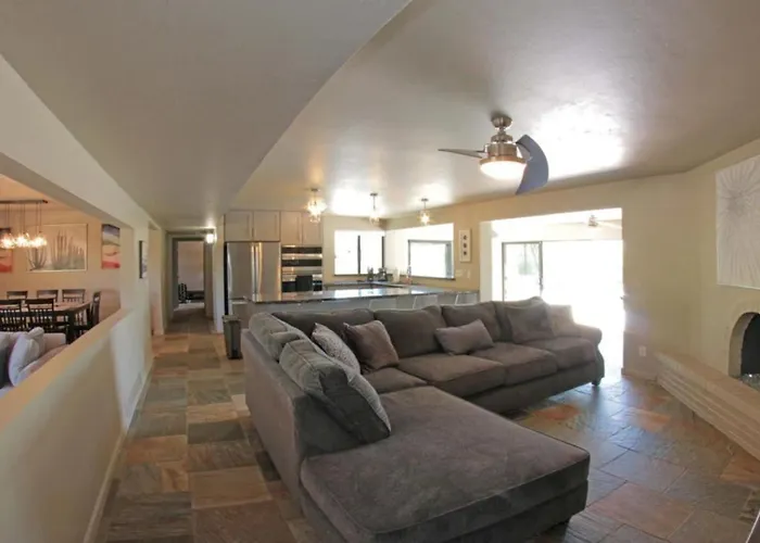 Stunning Pool, Big Views, 3br 2ba, Sleeps 8 Holiday home