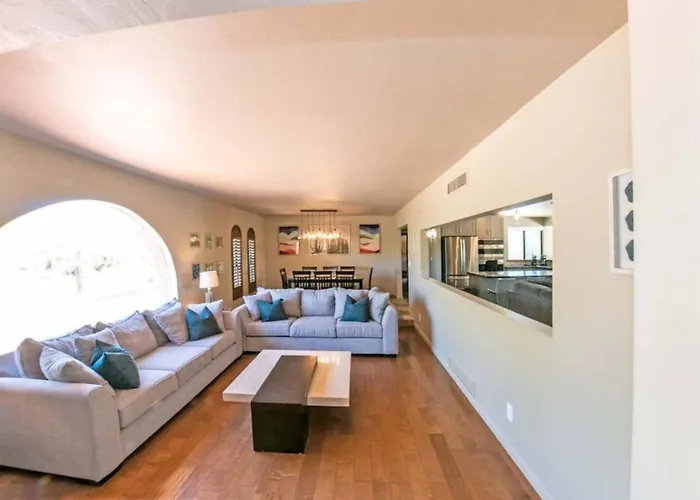 Stunning Pool, Big Views, 3br 2ba, Sleeps 8 Holiday home