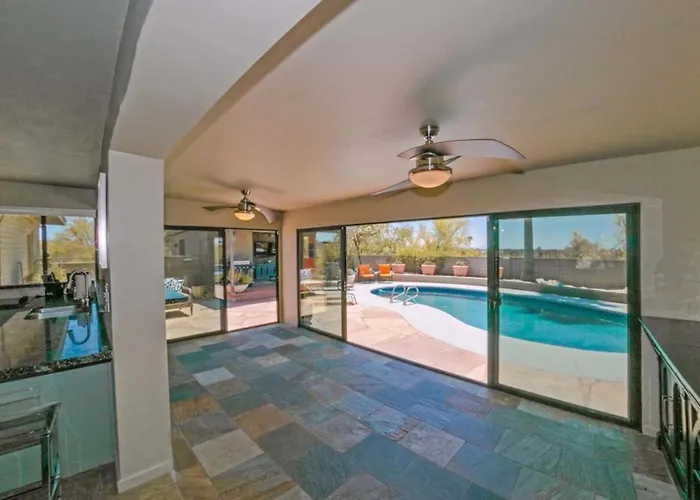 Stunning Pool, Big Views, 3br 2ba, Sleeps 8 Holiday home